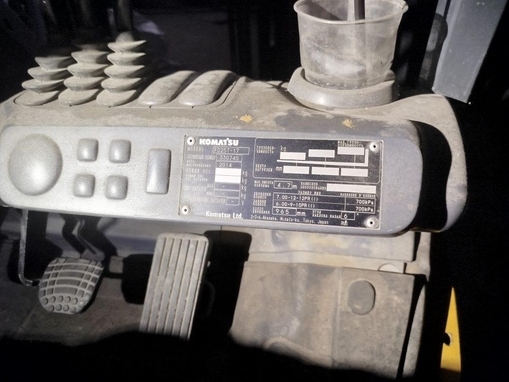 Самоходная машина KOMATSU FD25T-17;